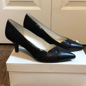 NWOB Anne Klein iflex suede and leather pump